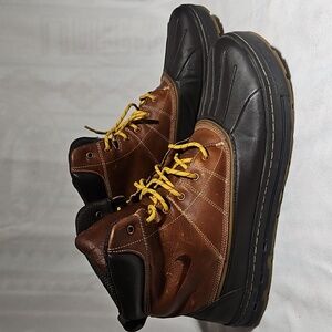 Nike Men's Brown and Black Boots